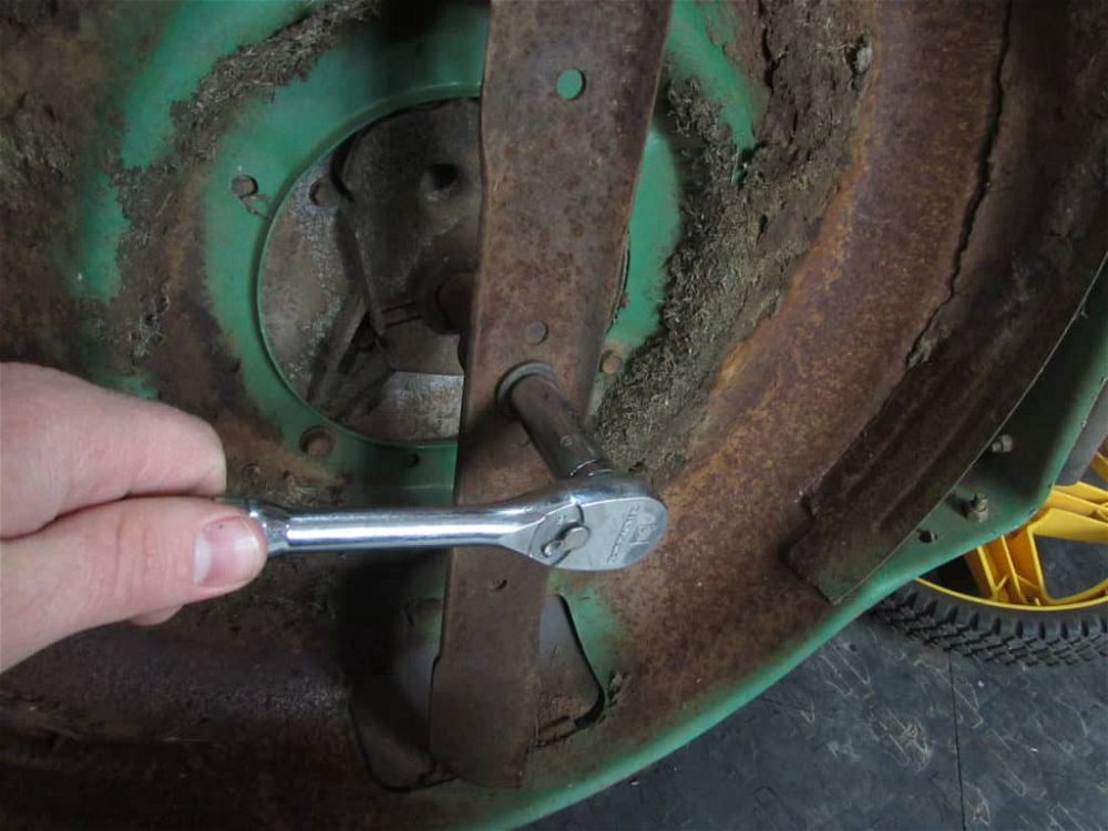 How to Sharpen Your Lawn Mower Blade in 7 Easy Steps