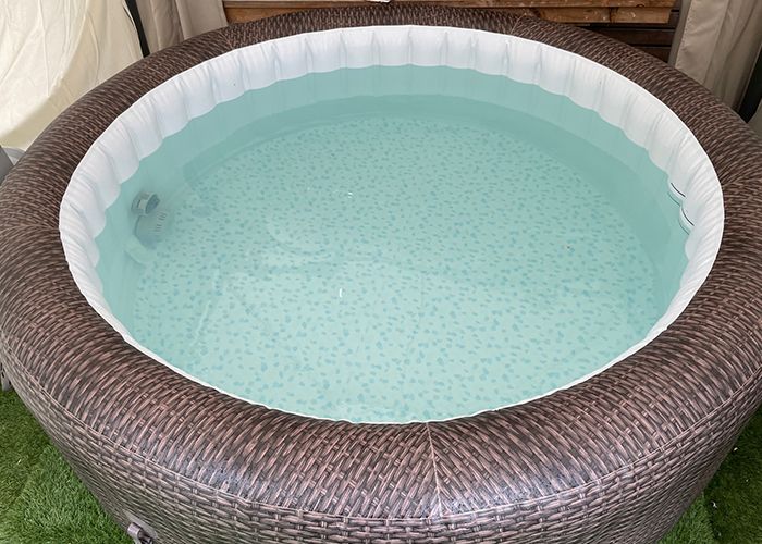 inflatable-hot-tub-capacity