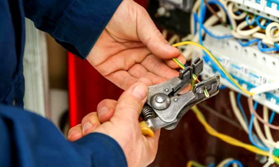 electrical-wire-stripping-tool