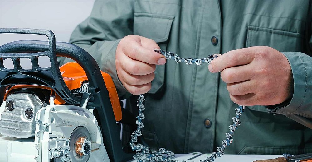 5 Best Chainsaw Sharpeners Manual & Electric (2022 Review)