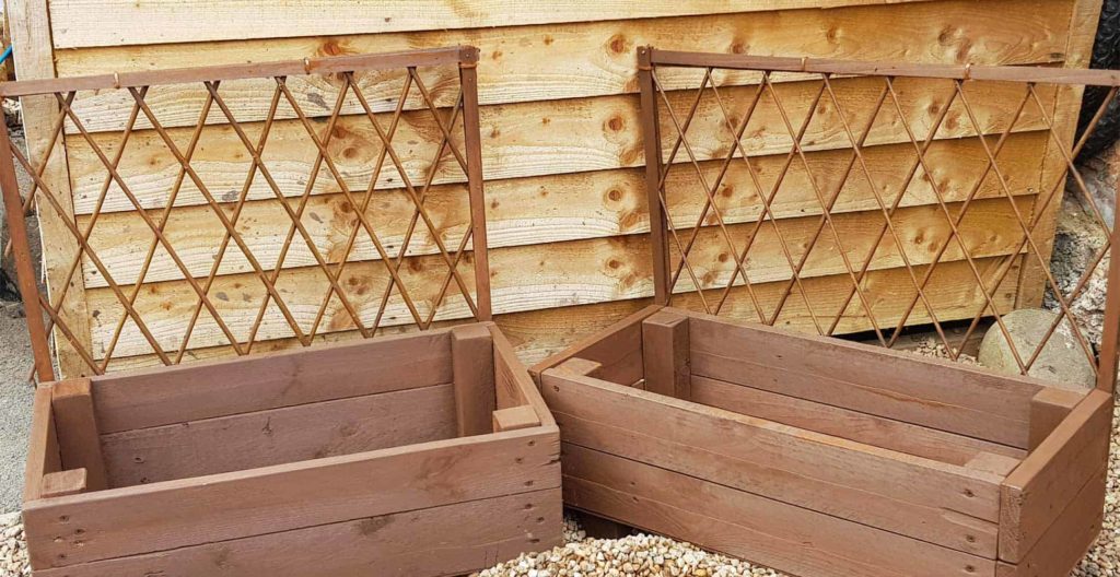 How to Build a Wooden Decking Planter Box (10 Easy Steps)