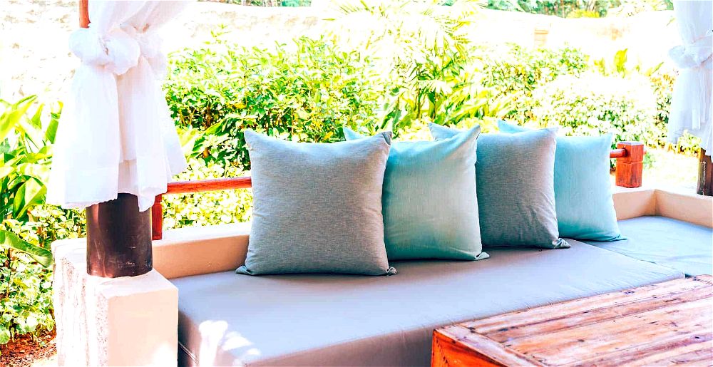 best-waterproof-outdoor-scatter-cushions