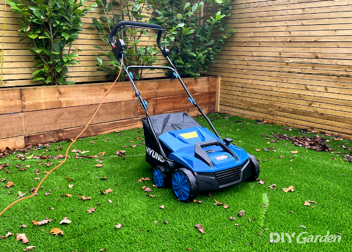 Hyundai 1600w Artificial Lawn Grass Brush Sweeper assembled
