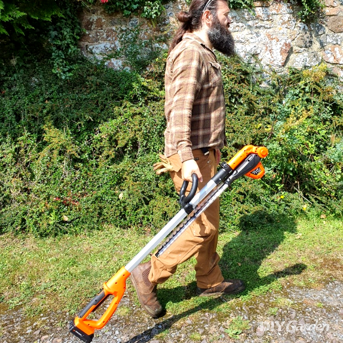 Yard-Force-20V-Cordless-Pole-Hedge-Trimmer-Review lightweight