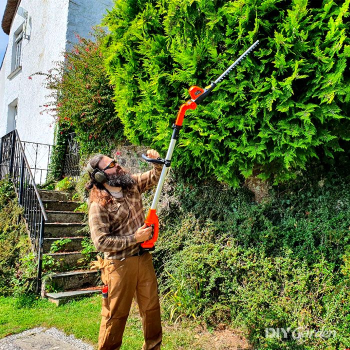 Yard-Force-20V-Cordless-Pole-Hedge-Trimmer-Review-performance