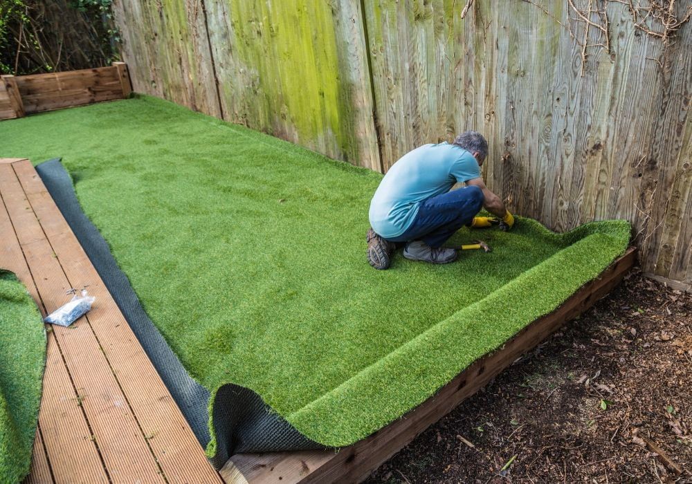 artificial-grass-benefit-easy-installation