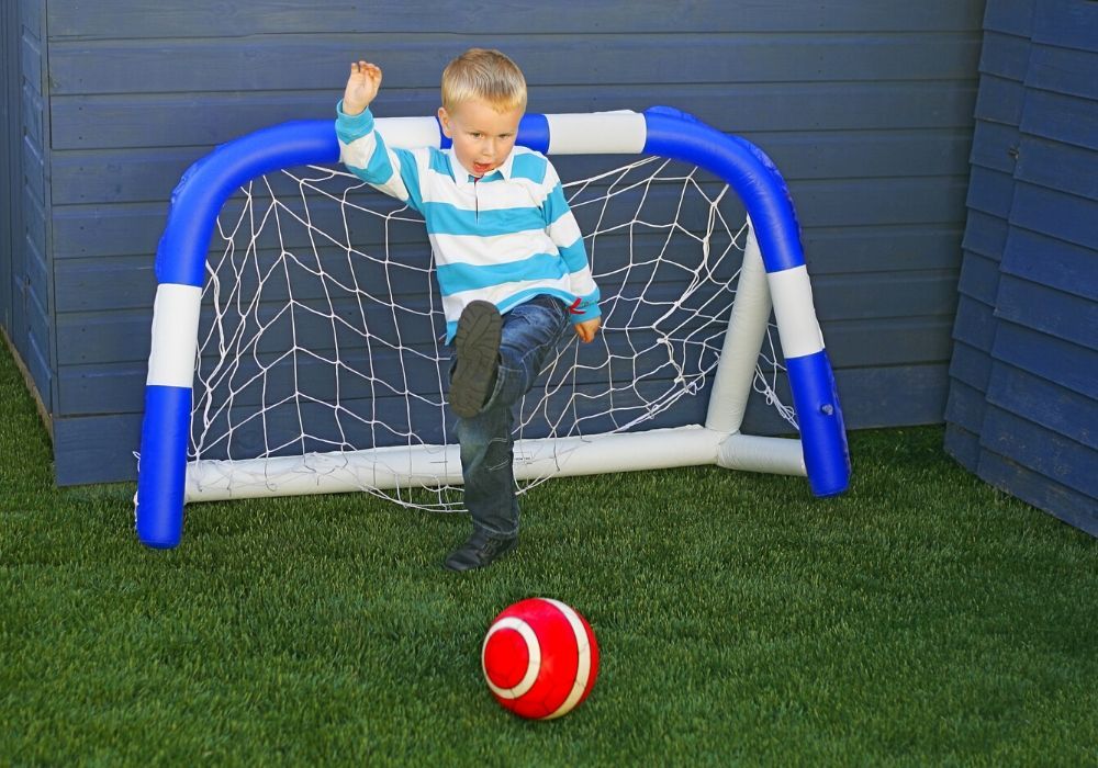 artificial-grass-benefit-kid-friendly