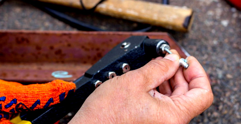 10 Best Nail Guns Cordless, Electric & Air (2022 Review UK)