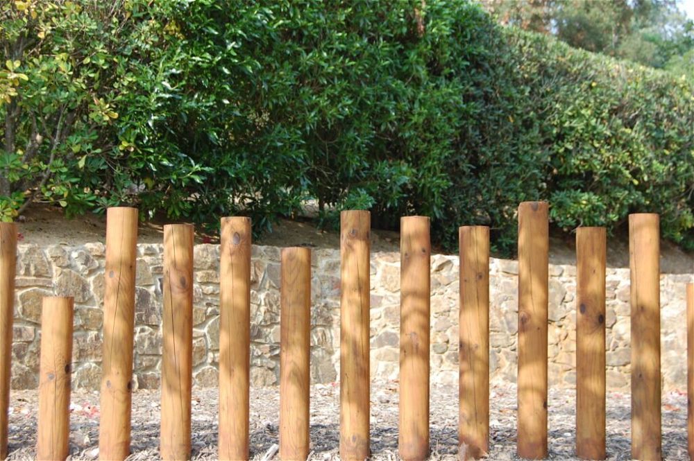 16. Contemporary Garden Fence