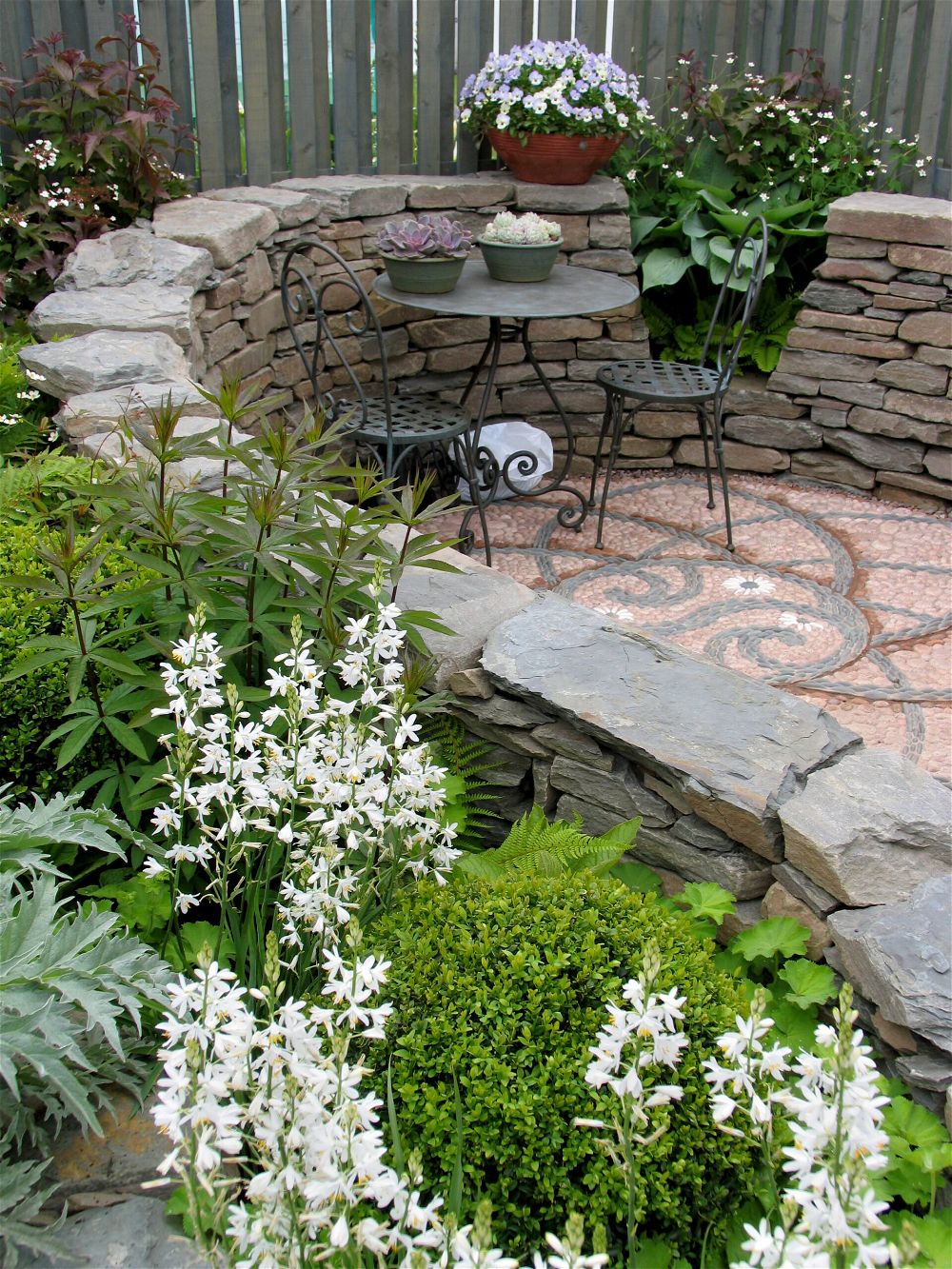 Garden Wall Ideas: 33 Creative Ways to Use Garden Boundaries