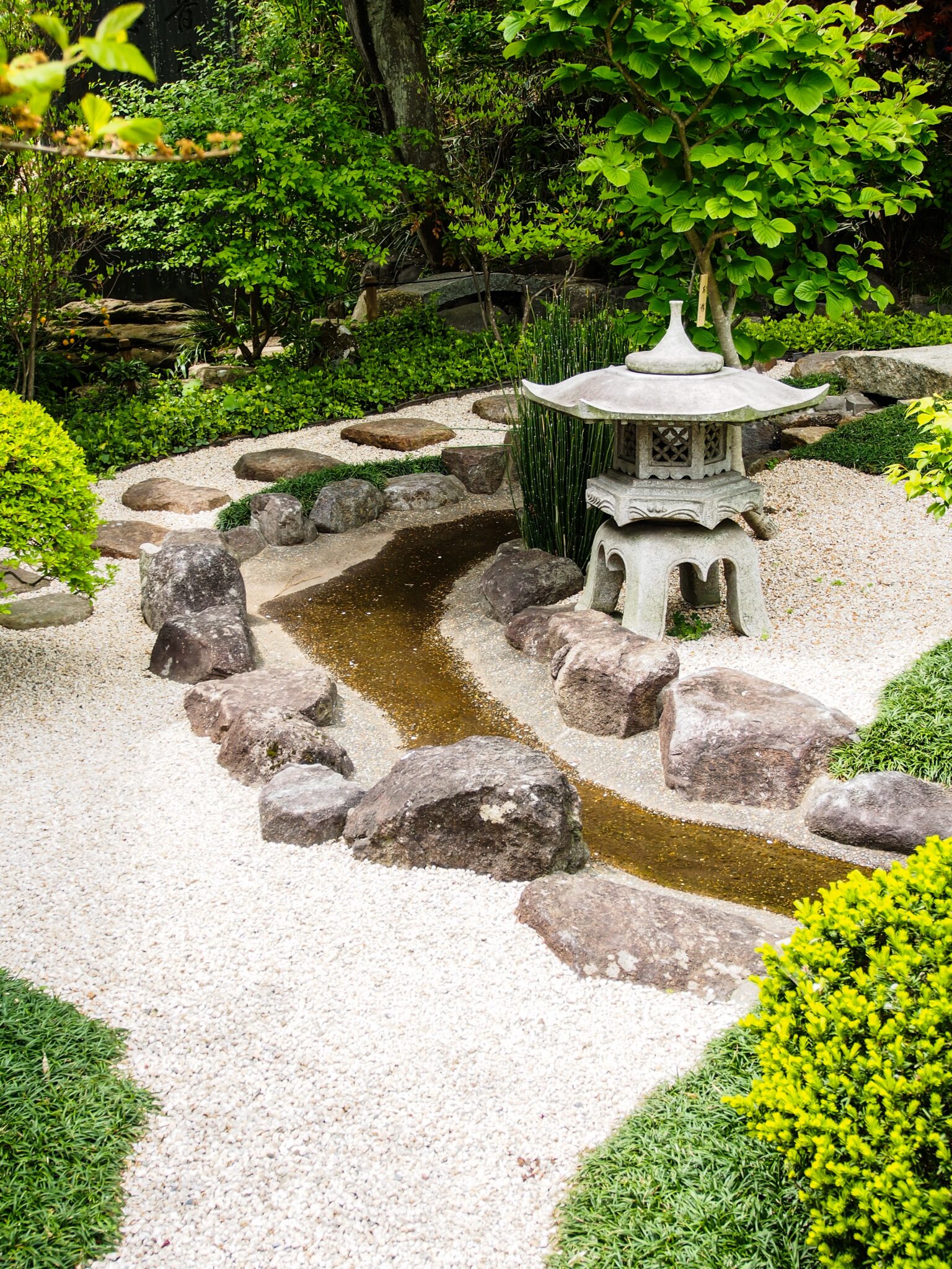 28 Zen Japanese Garden Ideas UK (Modern & Budget-Friendly)