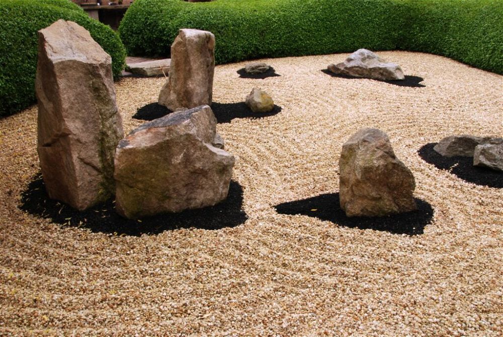 26. Japanese Rock Garden Landscaping