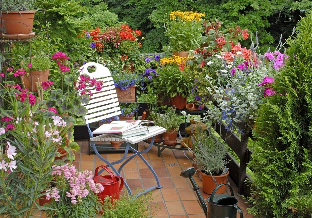 balcony-garden-watering-can