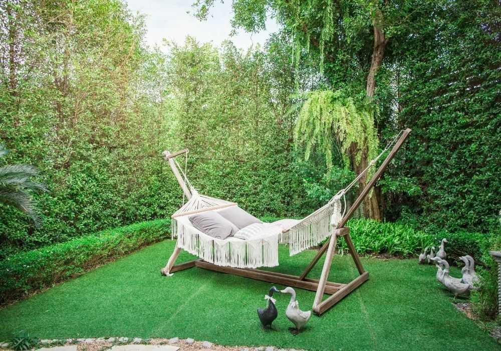garden-hammock-with-wooden-stand