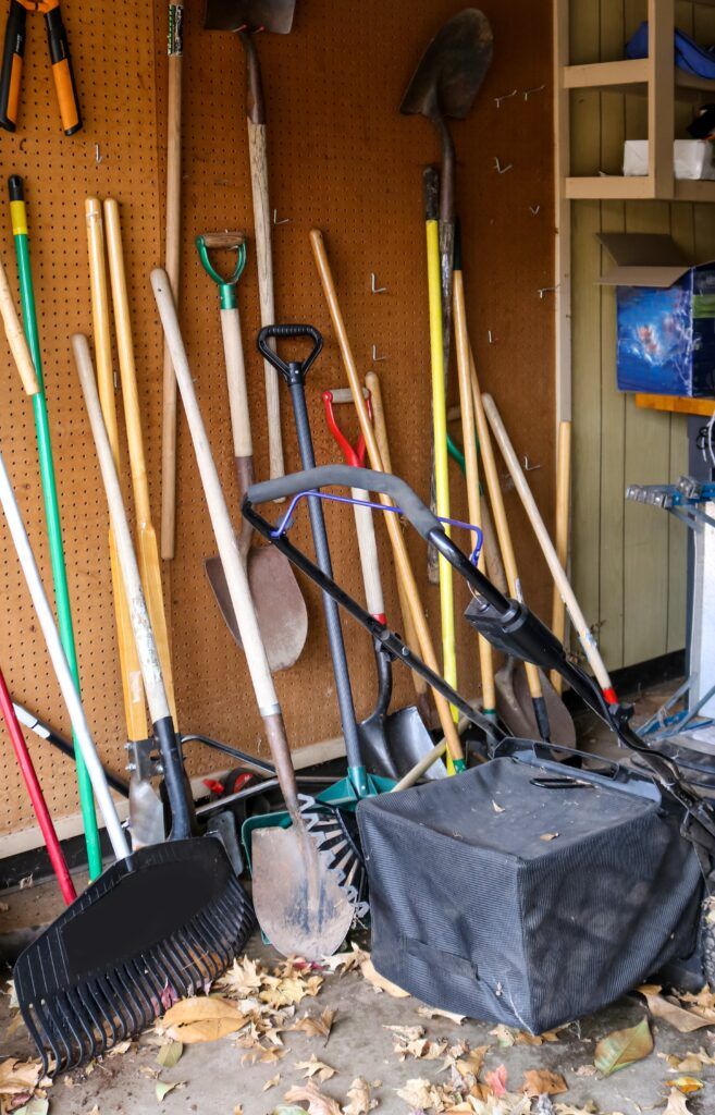 garden-tool-storage-pegboard