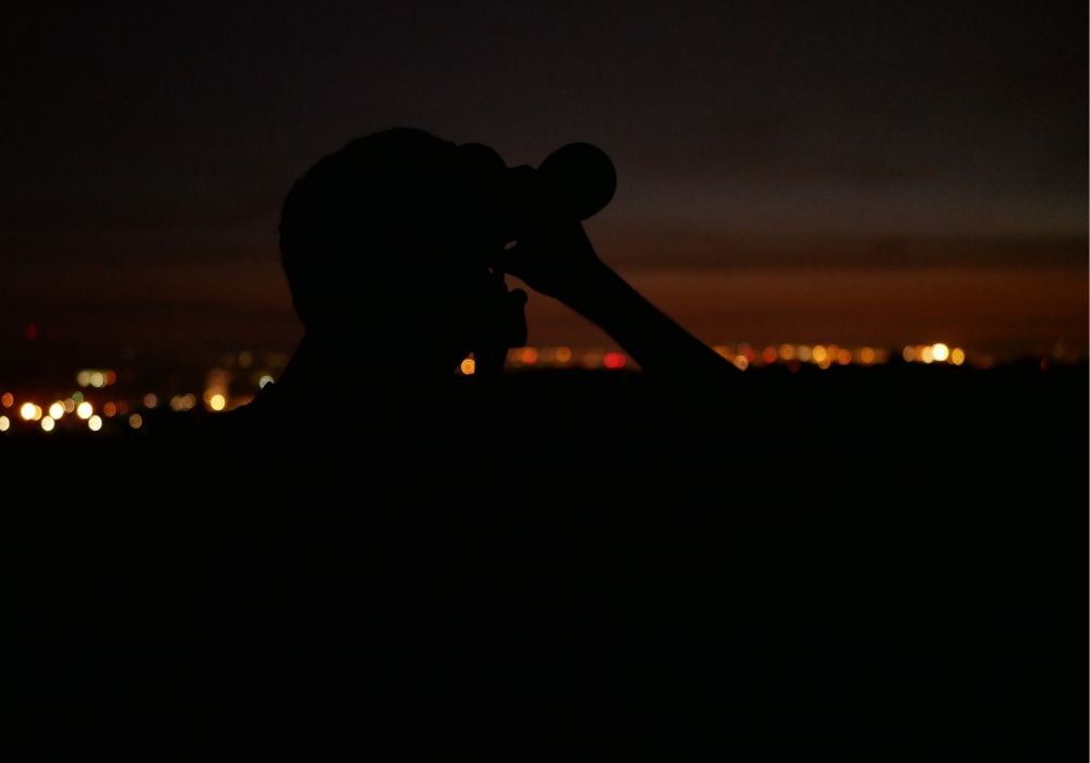 astronomical-binoculars