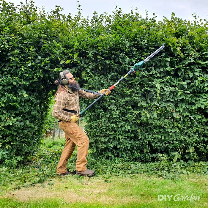 Bosch-Universal-Hedge-Pole-18-Trimmer-Review-performance