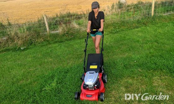How-to-Use-a-Petrol-Lawn-Mower