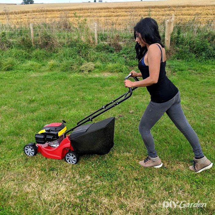 Mountfield-HP41-Petrol-Mower-Review-manouverability