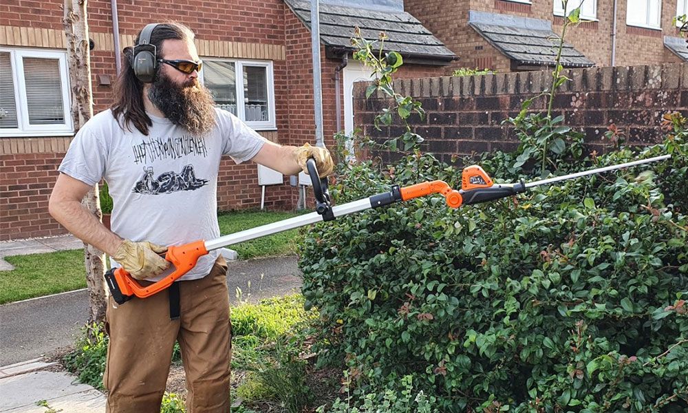 Yard Force 20V Cordless Pole Hedge Trimmer Review