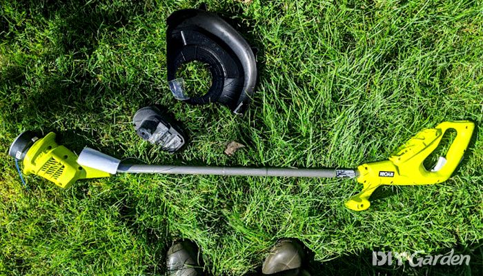 Ryobi-One+18V-Cordless-Grass-Strimmer-Review-assembly