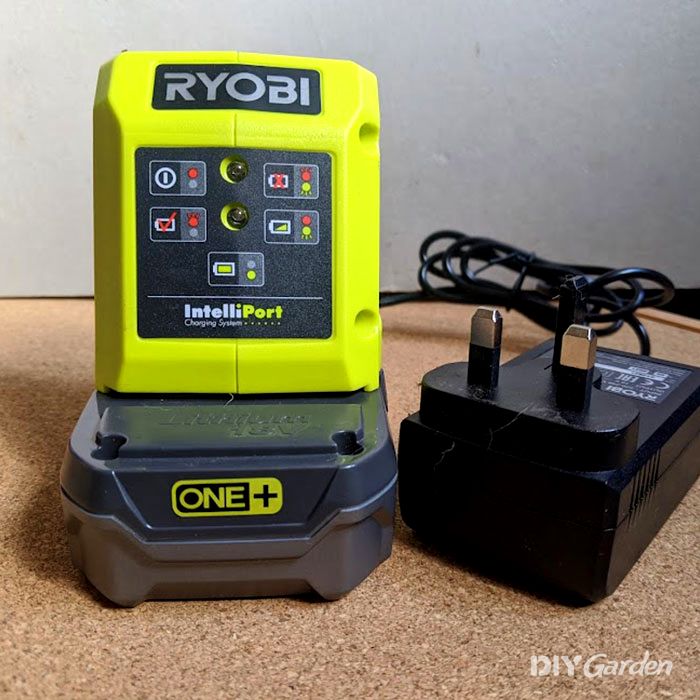 Ryobi-One+18V-Cordless-Grass-Strimmer-Review-battery