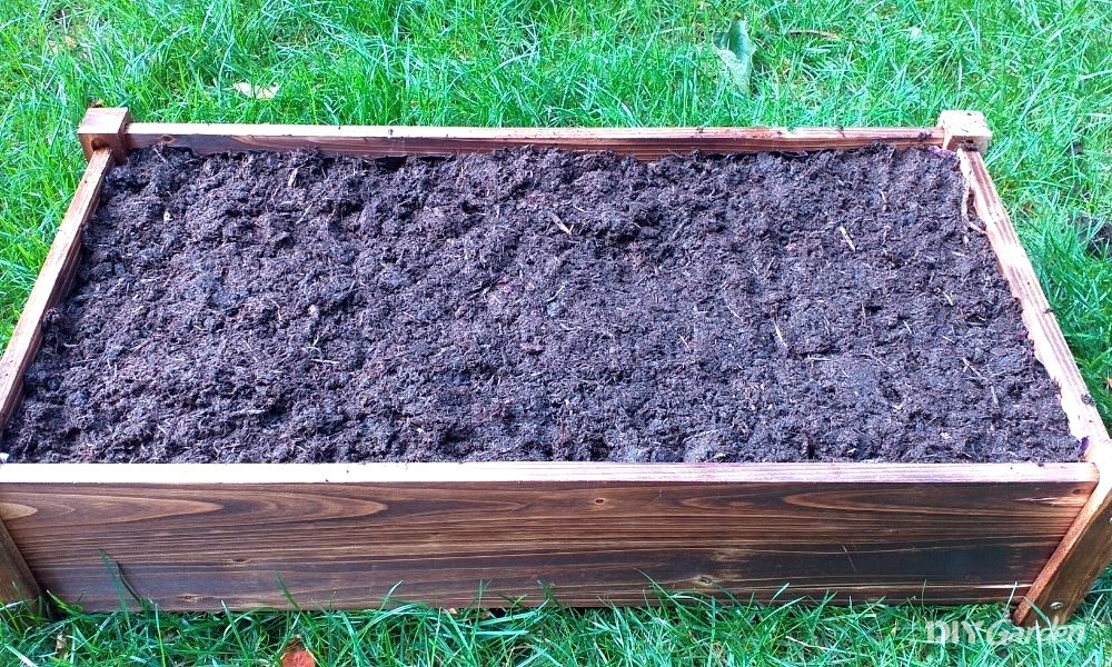 how to line a wooden planter box