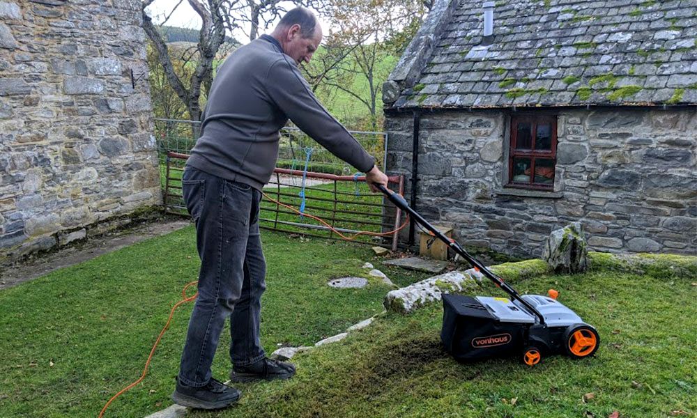 How-to-Use-a-Lawn-Scarifier