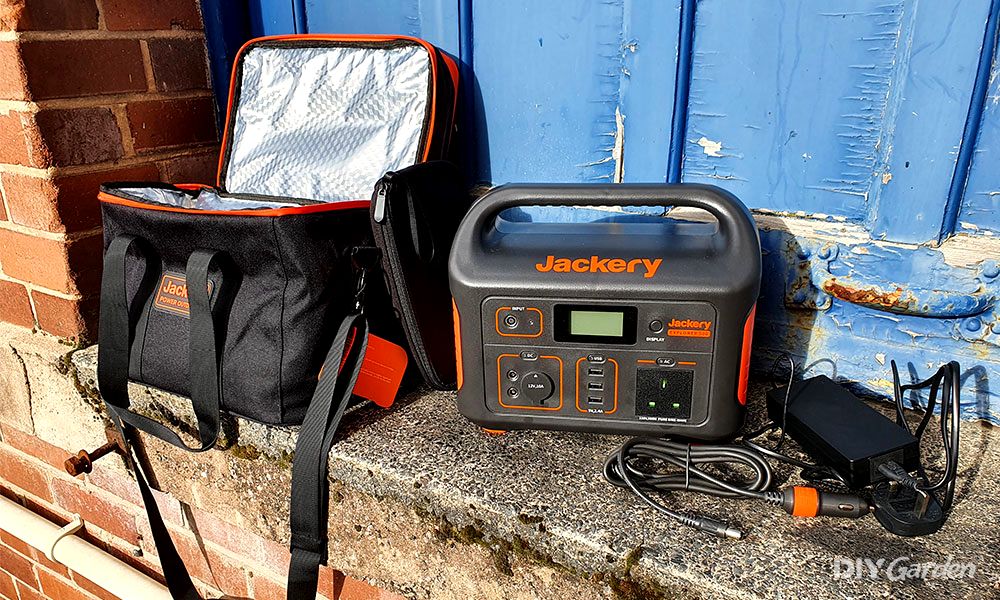 Jackery-Portable-Power-Station-Explorer-500-Review-unboxing