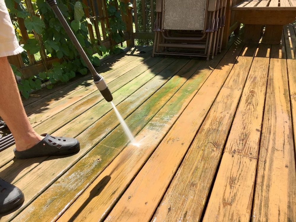 cleaning-wooden-deck
