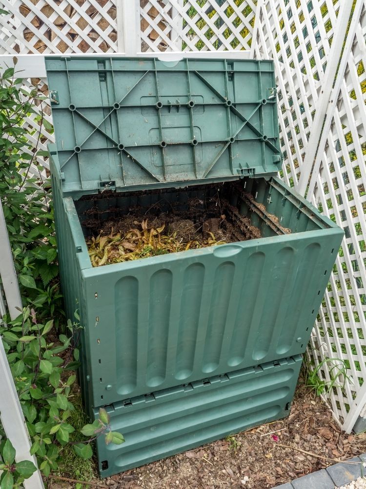 green-plastic-compost-bin
