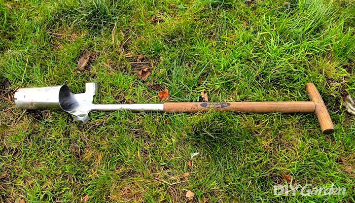 Spear-&-Jackson-Traditional-Long-Handle-Bulb-Planter-design