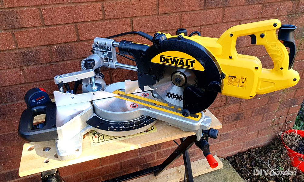 DeWalt DWS774 GB Sliding XPS Mitre Saw Review