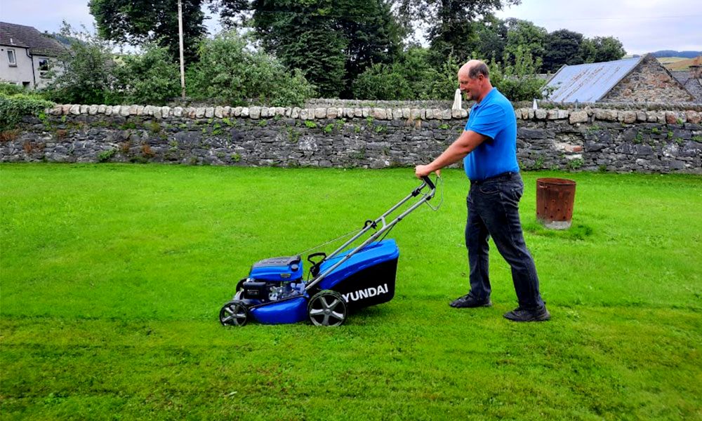 best-self-propelled-lawn-mower-uk