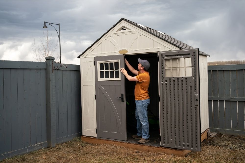 prepping-a-garden-shed-for-insulation