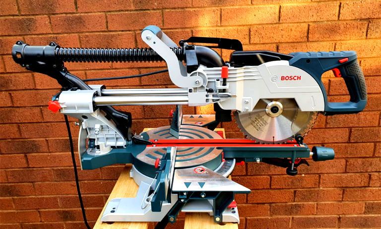 7 Best Mitre Saws: Sliding & Compound - Tested (2022 Review)