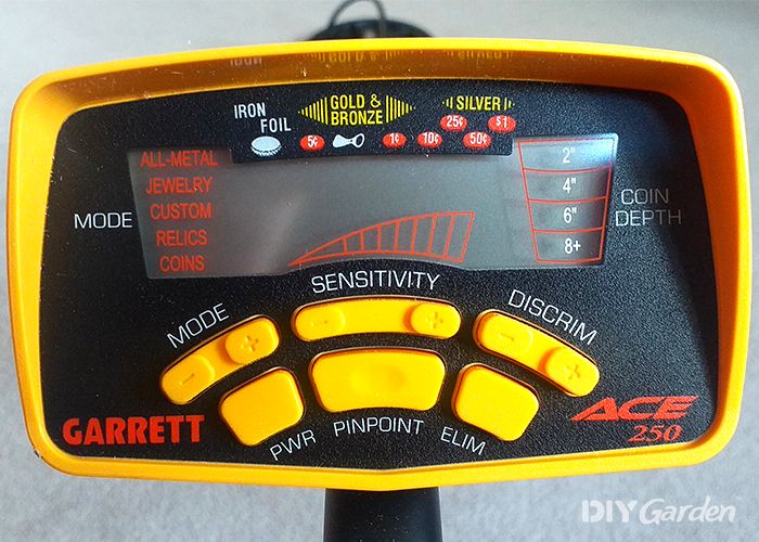 Garrett-ACE-250-Metal-Detector-Review-lcd-screen
