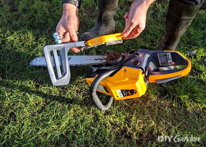P1PE-62cc-Petrol-Chainsaw-Review-assembly