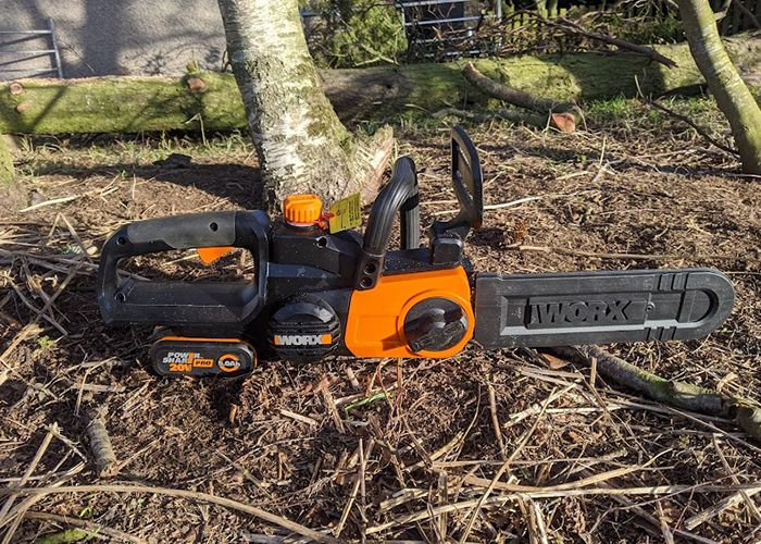 WORX WG322E Cordless Chainsaw Tested 2024 Review UK