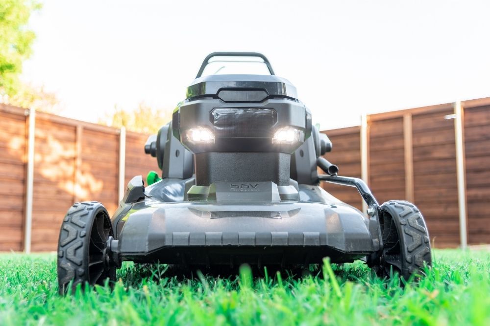 benefits-of-a-self-propelled-lawn-mower