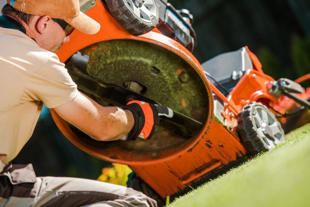 checking-lawn-mower-blades