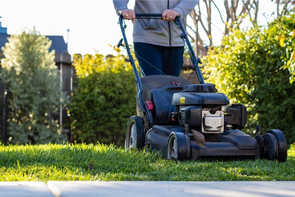 self-propelled-lawn-mower