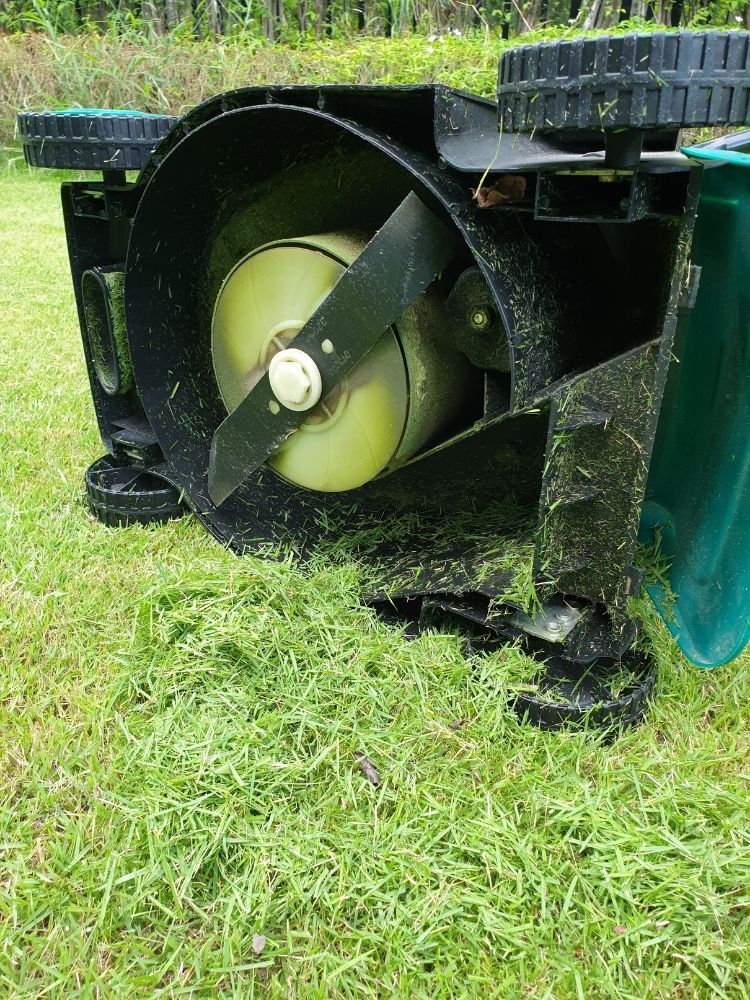 sharpen-lawn-mower-blades