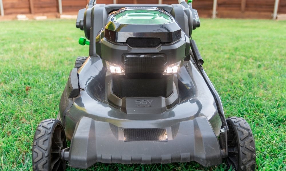 what-is-a-self-propelled-lawn-mower