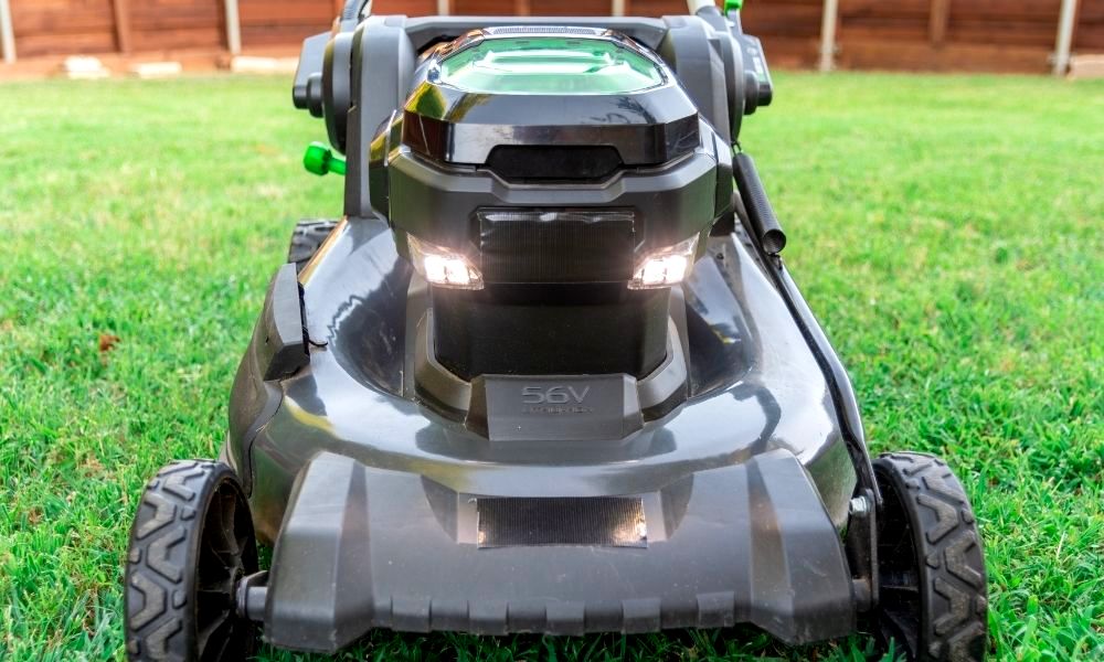 what-is-a-self-propelled-lawn-mower