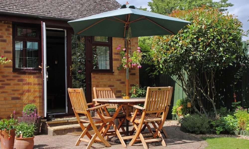 what-size-parasol-do-i-need-for-my-garden