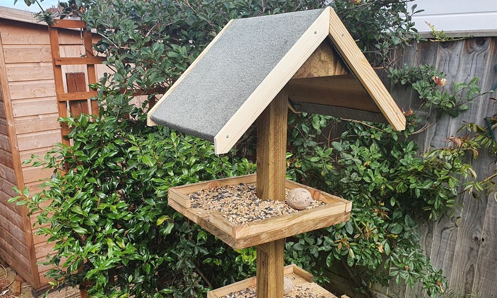 how to build a bird table