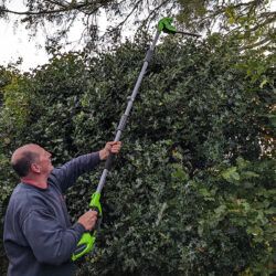 Greenworks G40PSHK2 Cordless 2 in 1 Pole Saw & Pole Hedge Trimmer Review