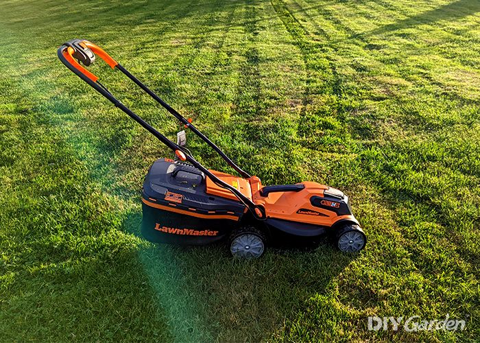 LawnMaster-24V-34cm-Cordless-Lawnmower-Review-design