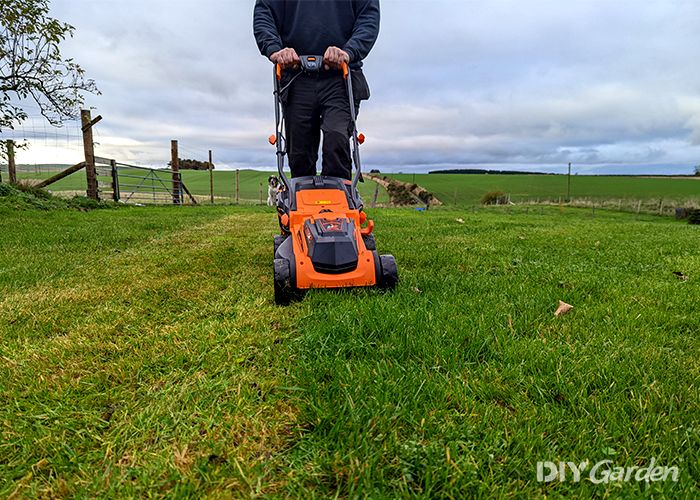 LawnMaster-24V-34cm-Cordless-Lawnmower-Review-performance